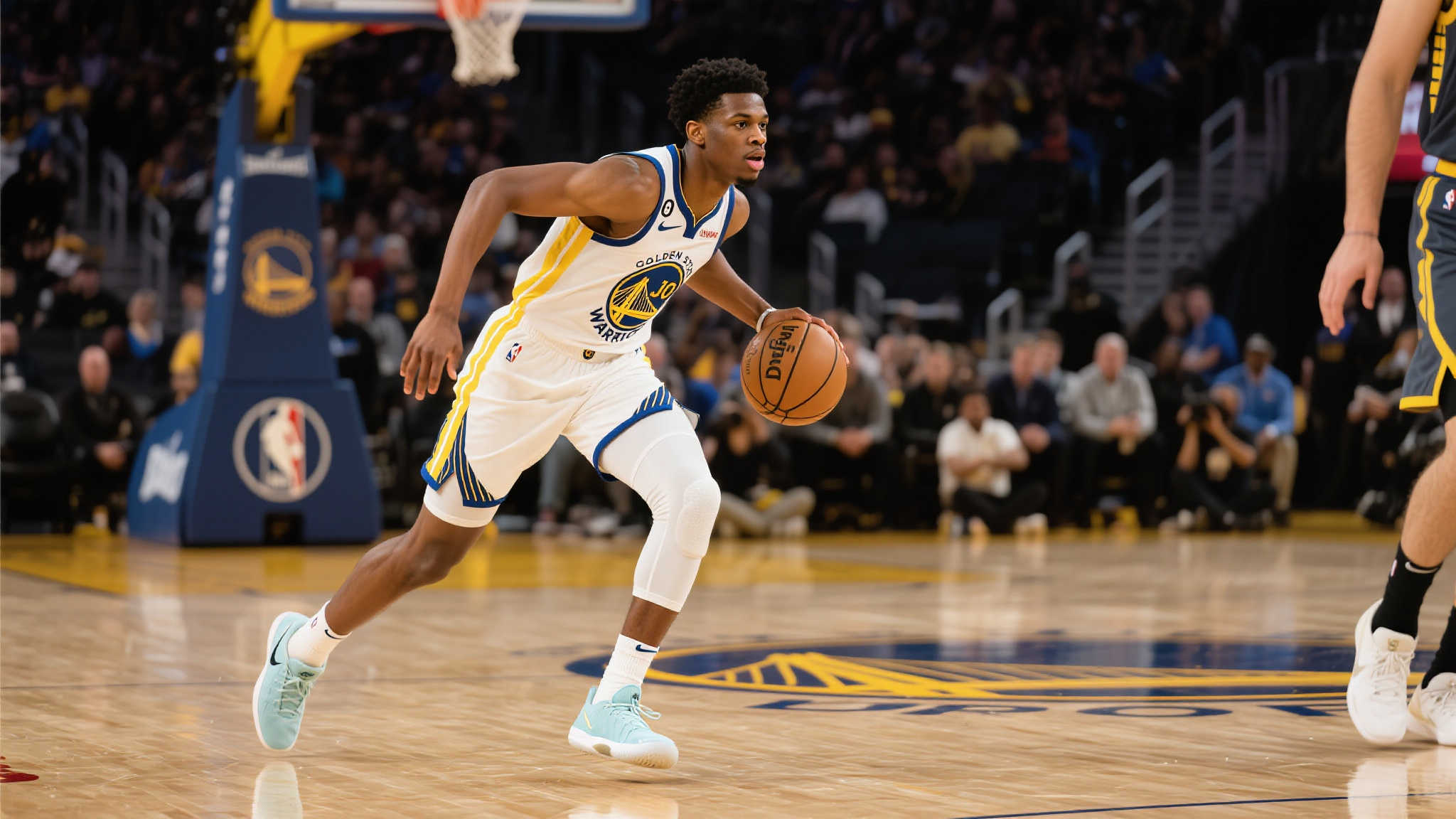 德罗赞与库明加尚未成为热火交易谈判核心焦点 而另一边来自勇士体系培养出的20岁小将——乔纳森“