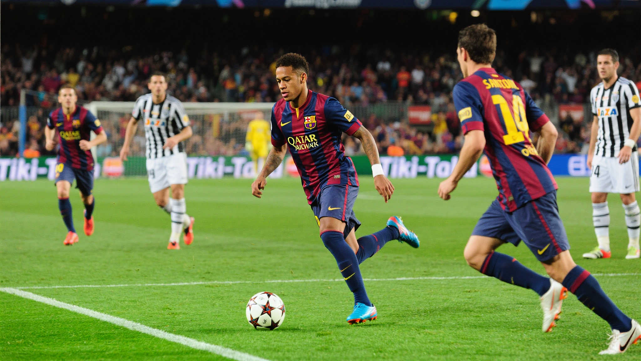 2011年巴塞罗那对阵桑托斯，是最为经典的一幕。当